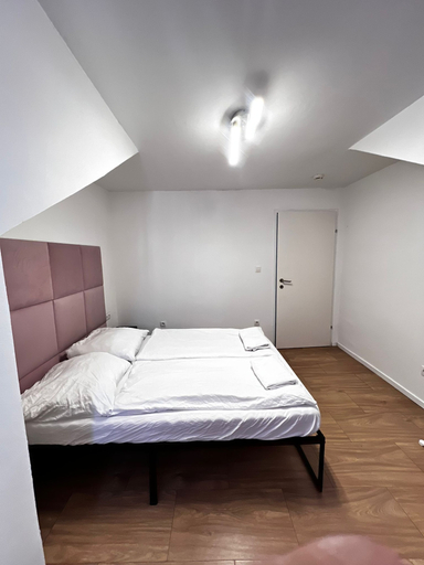 Room 3, Simple 2BR Apt Near Meidling Station, Wien