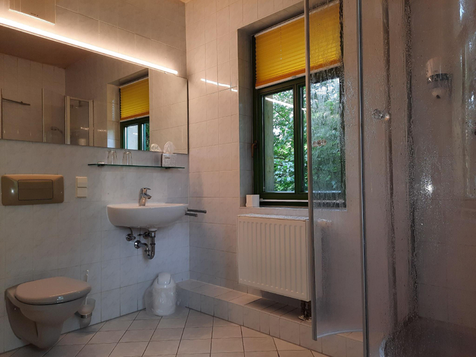 Others 3, Gutshof Hauber, Dresden
