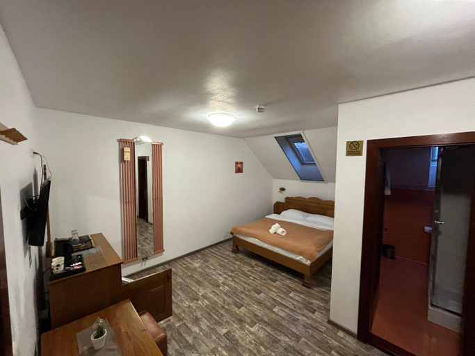 Bedroom 2, Cetatuia - Ultra Central Rasnov Stay & Parking free, Rasnov