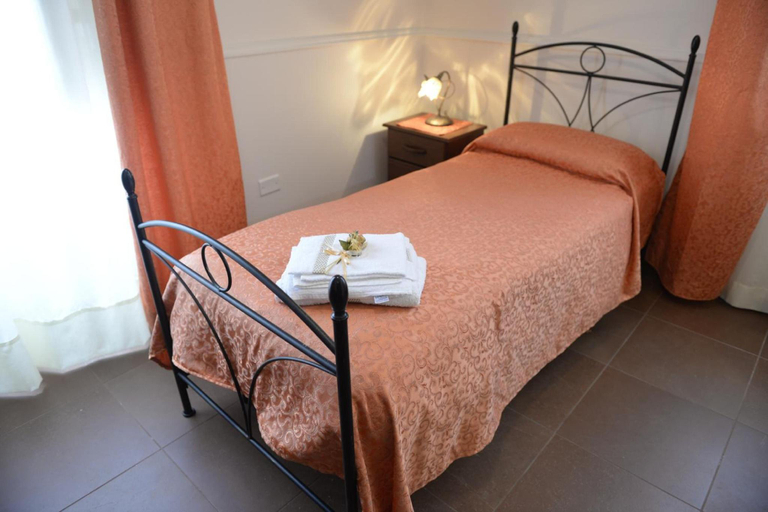 Bedroom 3, B&B San Leonardo, Catania