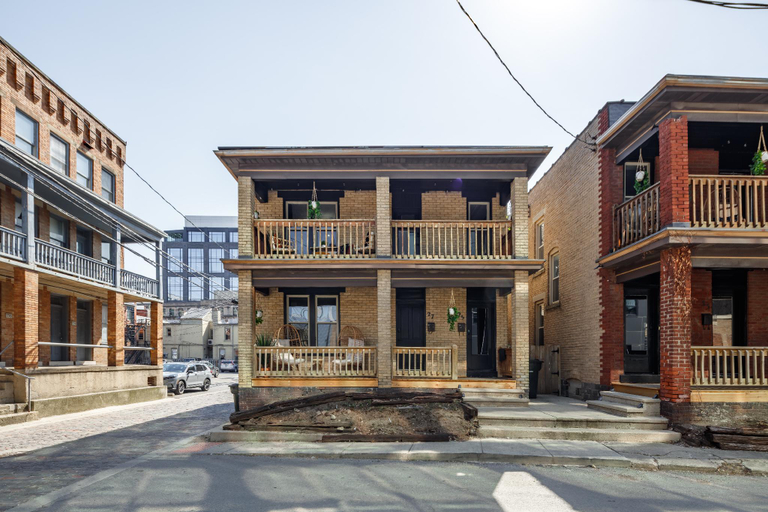 Exterior & Views