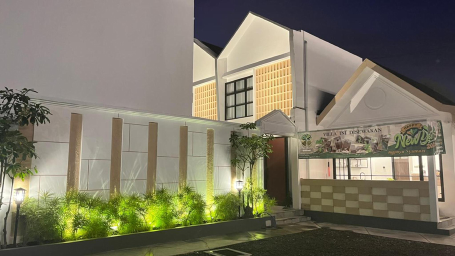 Parking lot, Lodjisvarga Villa Jogja, Sleman