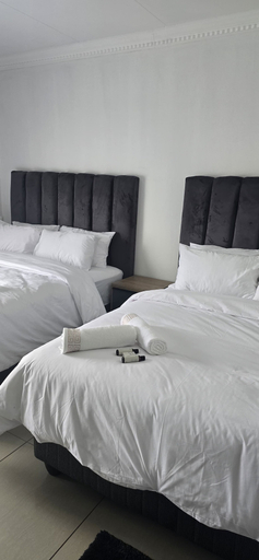 Room 5, Good night guest house, Capricorn