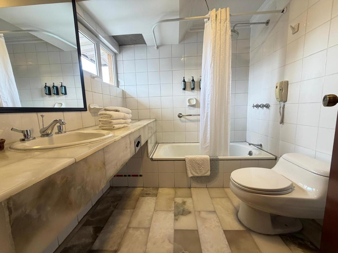 Bathroom 3, Hotel Republica, Quito