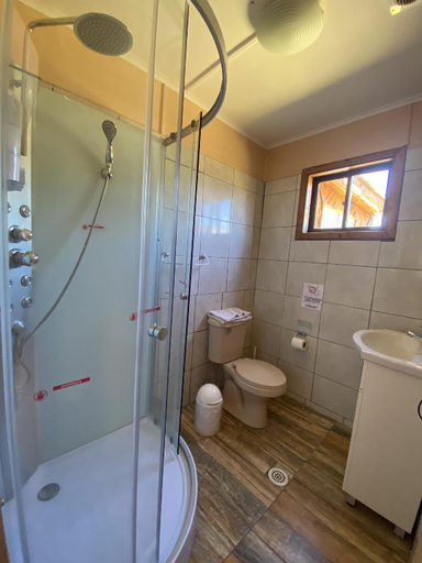 Bathroom 3, Patagonia Bordelago, General Carrera
