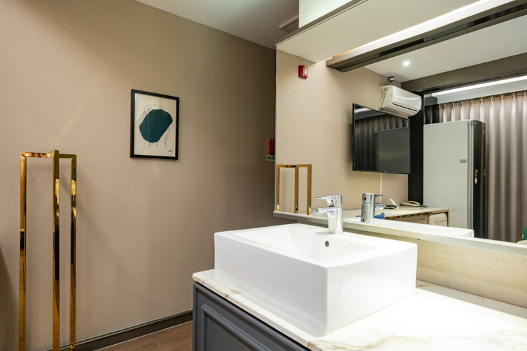 Bathroom 5, ACT Hotel Urban, Buk