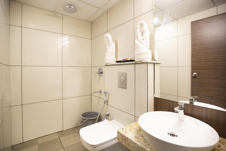 Bathroom 3, Lee Benz - Ark Hotel, Thanjavur