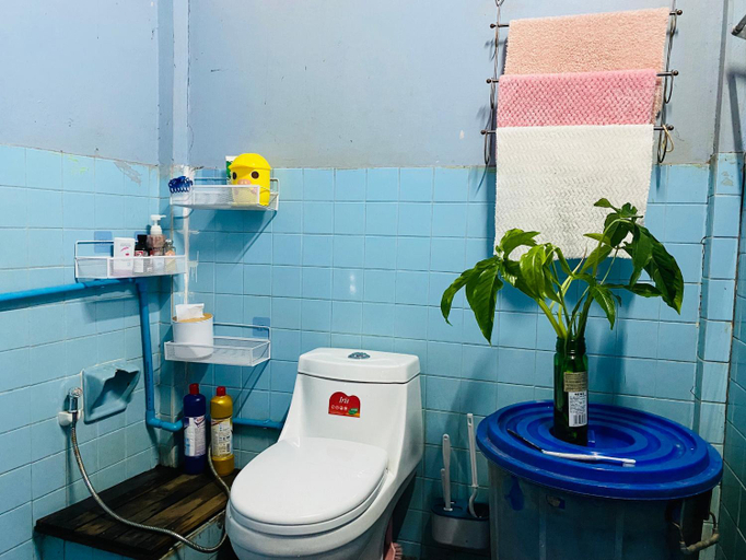 Bathroom 2, HostelBed and Retreat Phitsanulok, Muang Phitsanulok