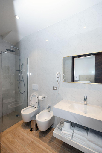 Bathroom 5, Lh HOTELS, Milano