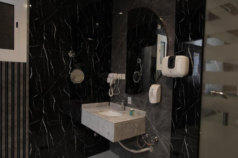 Bathroom, Nars Plus Al Basateen , Jeddah