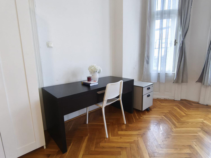 Others 5, Private Bedroom in Flat Rakoczi 59 Budapest, Budapesti