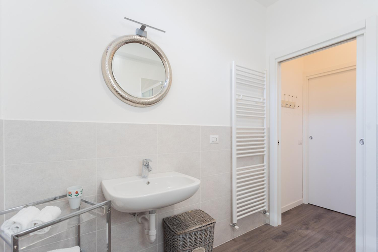 Bathroom 3, Central & Modern Apartment by Rent All Como, Como