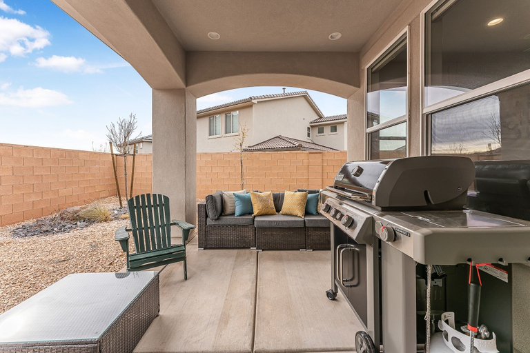 Terrace/patio 4, Desert Rose Hideaway 5 Bedroom Home, Washington