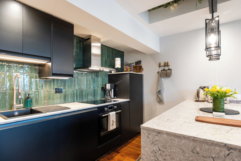 Private kitchen 4, Stunning High Street Loft in Cheltenham, Gloucestershire