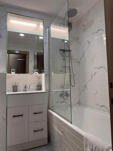 Bathroom 3, Hotel Aurora, Satu Mare
