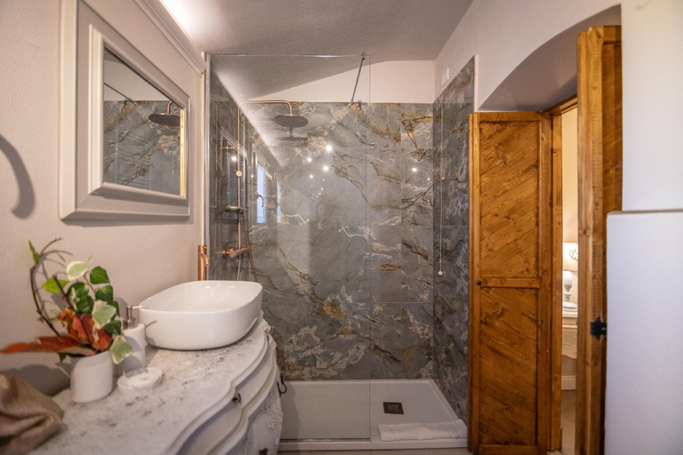 Bathroom 5, San Michele al Castello, Arezzo