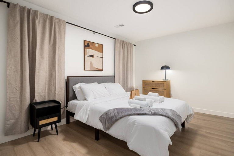 Room 2, The Silo 1 - Traveler's Haven, Tazewell
