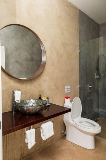 Bathroom 3, La Placita Inn, Roatán