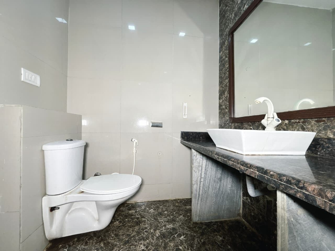 Bathroom 4, Hotel Areeba, Agra