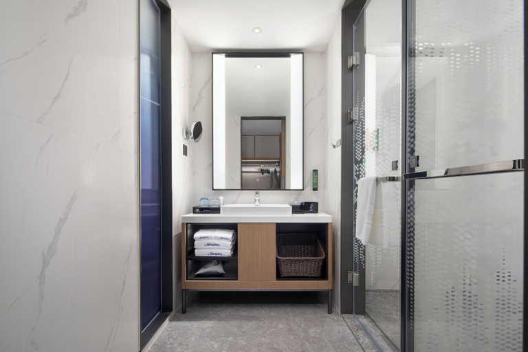 Bathroom 4, Hampton by Hilton Taizhou Jiaojiang, Taizhou
