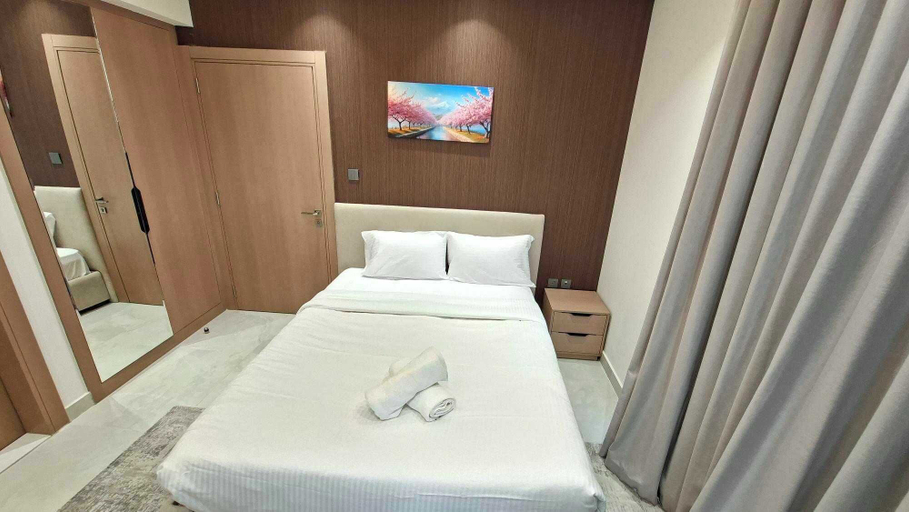 Room 2, Luxury Living at Cloud Tower JVT with, Dubai