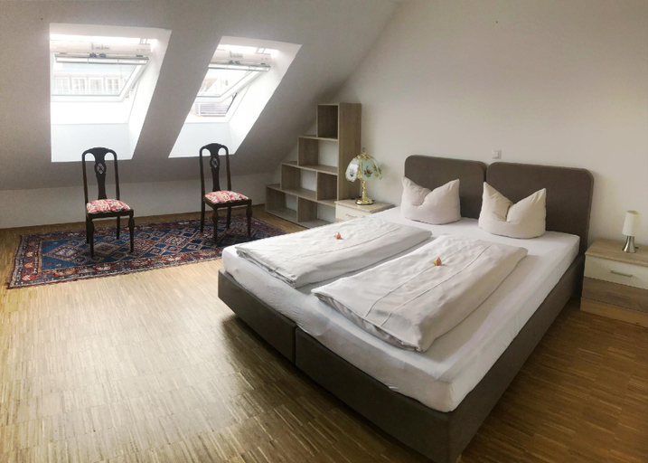 Bedroom 2, Hotel Freischutz Apartments, Landshut