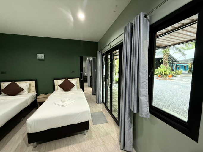 Bedroom 2, Farinda Resort, Thap Put