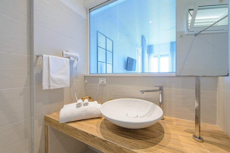 Bathroom 2, Hotel Nobel, Pesaro E Urbino