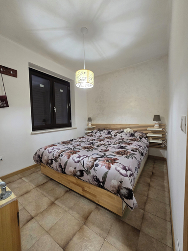 Room 4, Le case di reno, L'Aquila