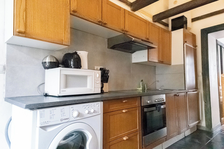 Private kitchen, Charming 2BR Apt Near Meidling Station, Wien