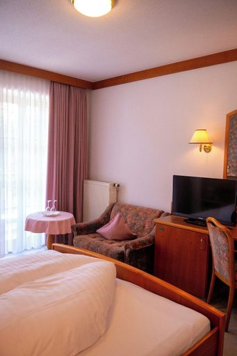 Bedroom 3, Gasthof zur alten Post, Regen