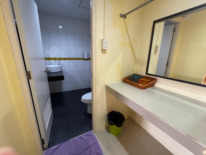 Bathroom 3, Baan Ta Long Beach Koh Larn, Pattaya