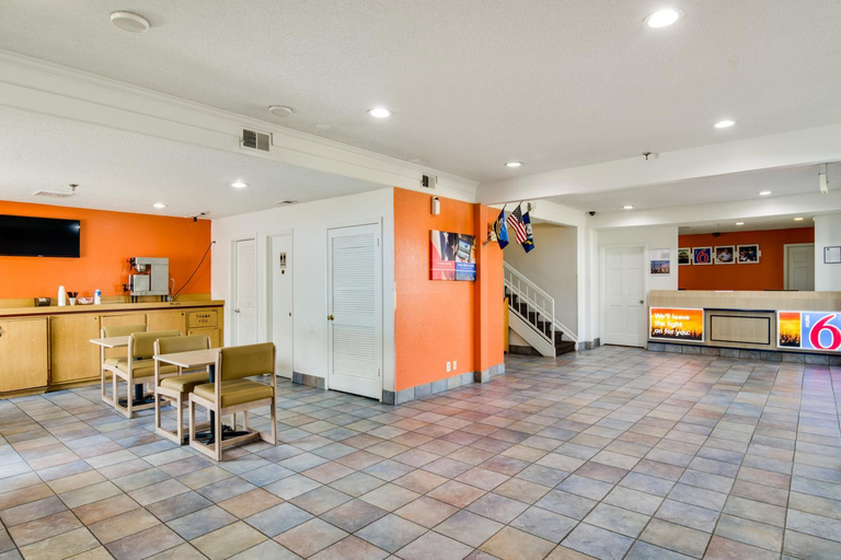 Public Area 2, Motel 6 Waukegan, IL, Lake