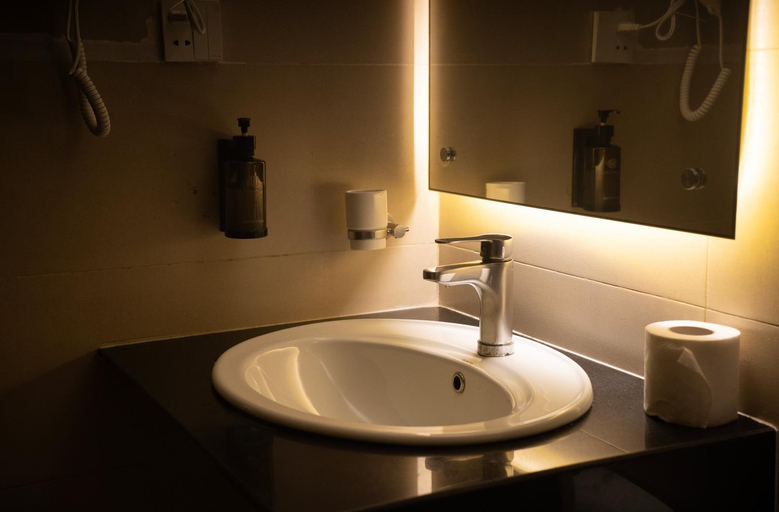 Bathroom 3, Hamsun Shahrah-e-Faisal Extension, Karachi
