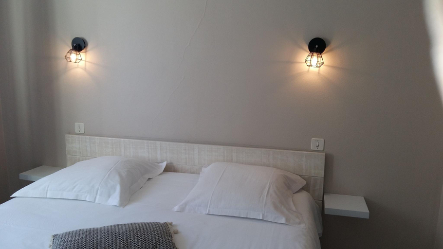 Bedroom 2, Fuzei Hotel Lorient-Lanester, Morbihan