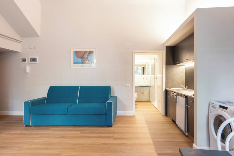 Living room 5, Charming Flat - Historic Center, Genova