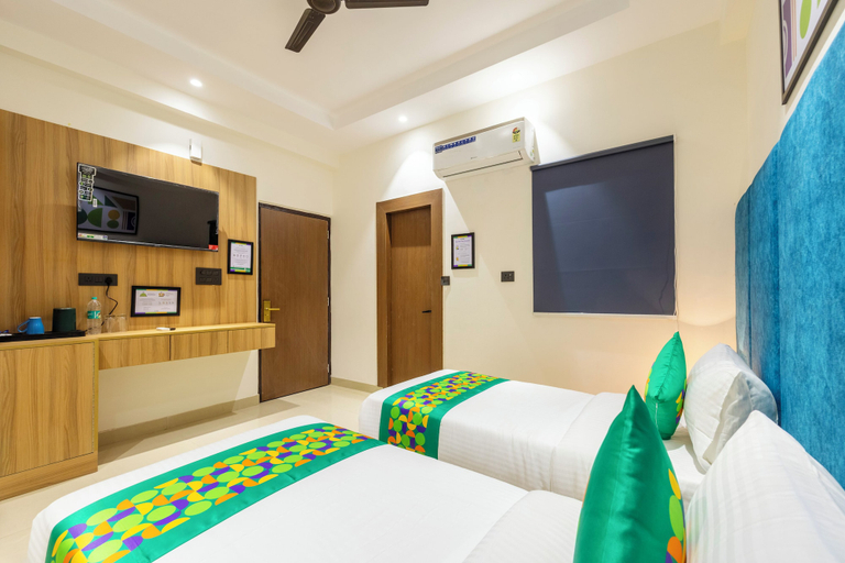Room 5, Treebo Accent Park and  Banquet, Gautam Buddha Nagar