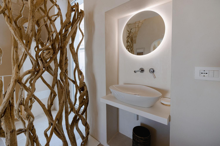 Bathroom 2, Mayrym Suite, Bari