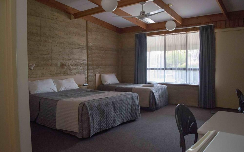 Bedroom 2, Hopetoun Motel & Chalet Village, Ravensthorpe