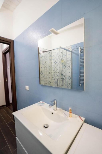 Bathroom 2, GARDEN HOUSE, Catanzaro