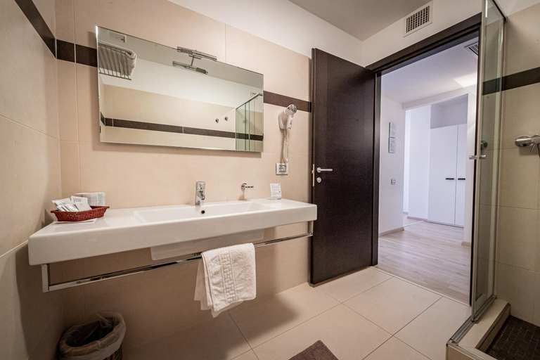 Bathroom 3, Hotel Cajeta, Udine