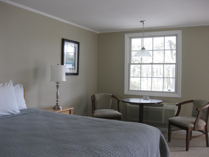 Bedroom 2, The Chatham Motel, Barnstable