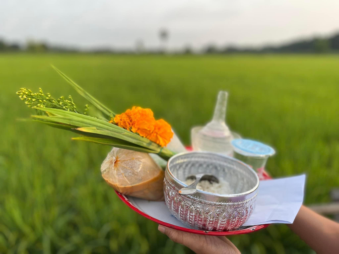Food & Drinks, Nornnadubua, Muang Uthai Thani