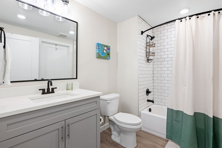 Bathroom 5, Ponderosa Place 2 Bedroom Condo, Washington