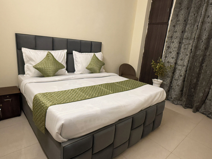 Room 3, Hotel Royal India - New Palam Vihar, Gurgaon
