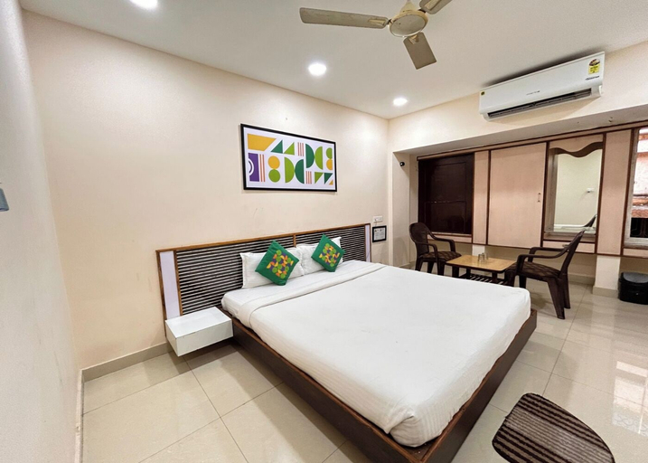 Room 4, Hotel Edge Inn Jail Road Near Railway Ju, Raipur