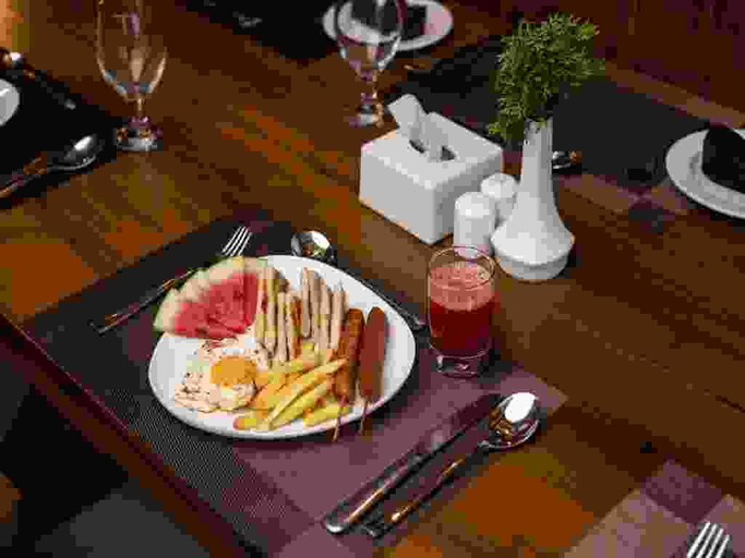 Food & Drinks 5, Accom Hotel, Mechi