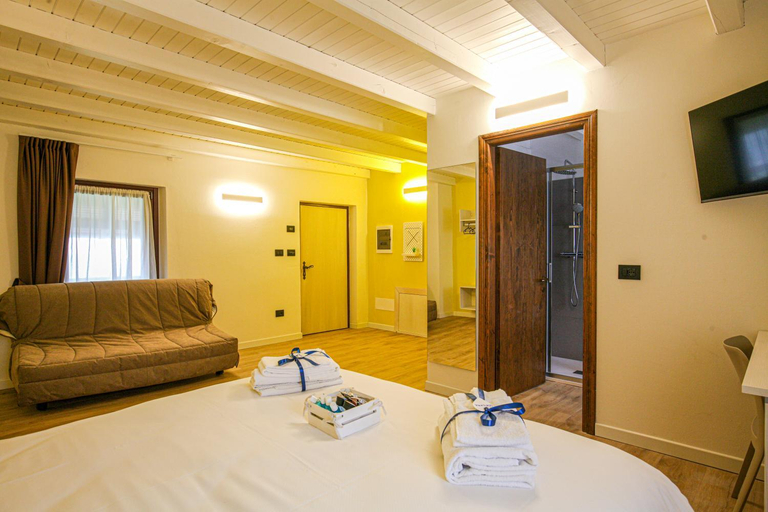 Bedroom 2, Appartamento immerso nella natura con parcheggio - Primula, Belluno