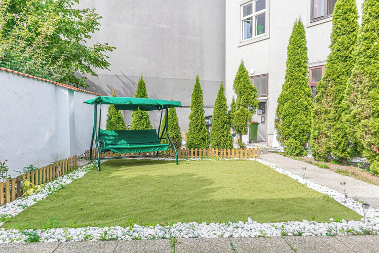 Property grounds 3, Cozy 1BR Apt Next to Schöpfwerk Station, Wien