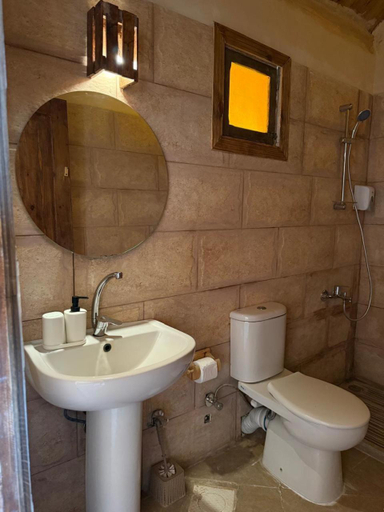 Bathroom 3, Taghaghien Island Resort, Siwa